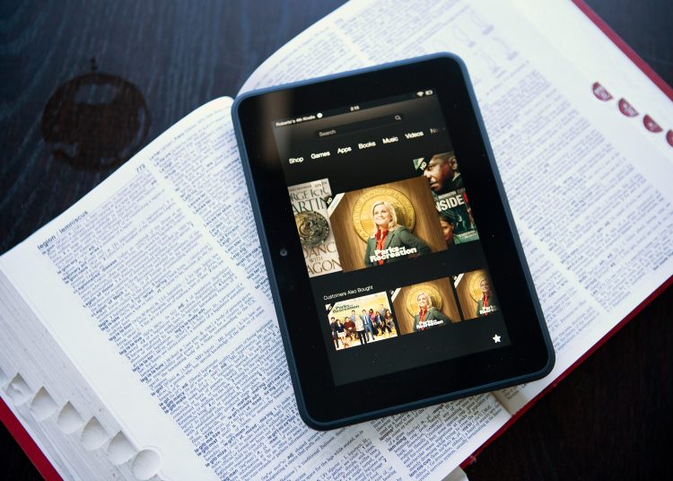 How to copy and paste text on Kindle