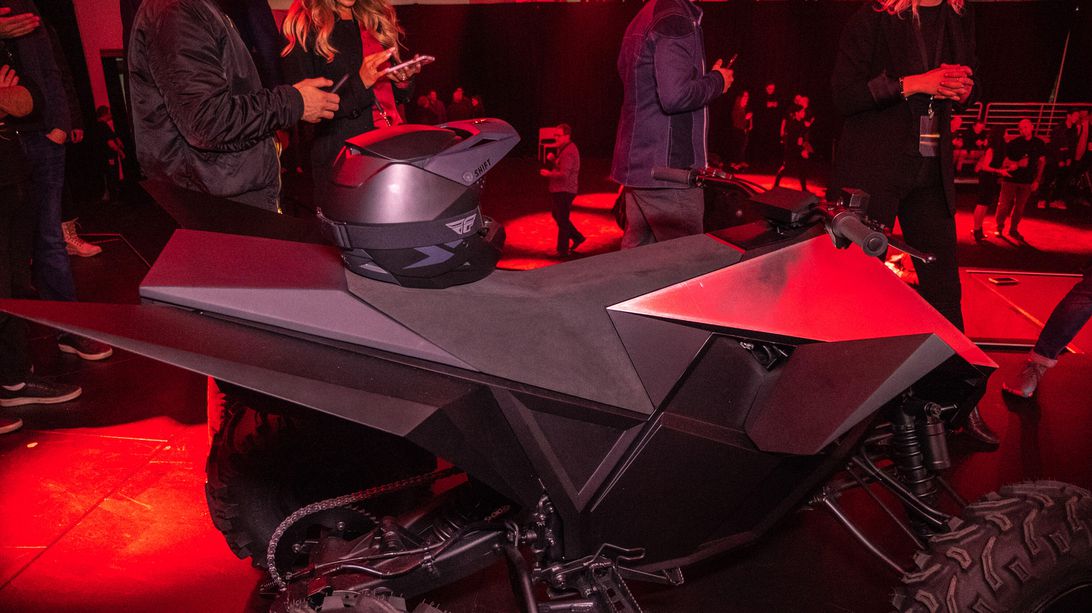 tesla-cybertruck-unveil-retouched-50