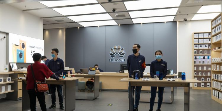 Huawei donates about 800k face mask to the Netherlands