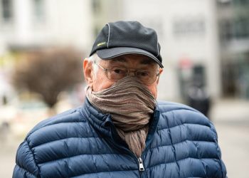 Fabric face mask prevent coronavirus spread