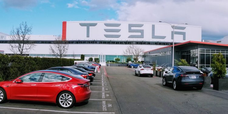 COVID-19: Tesla wants to furlough workers and cut employees salaries